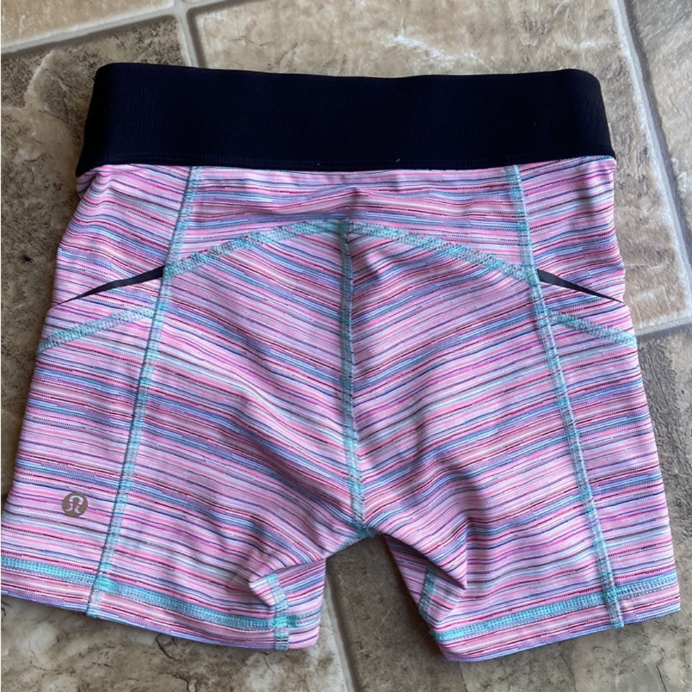 Lululemon size 2 only worn once briefly clean smoke free home